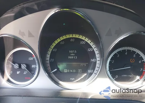 2011 Mercedes-Benz C 300 Luxury 4Matic/Sport 4Matic z USA, uszkodzony, nr VIN WDDGF8BB3BF643085